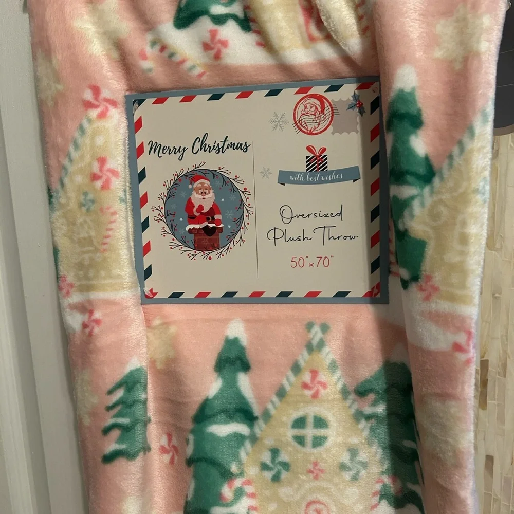 🎄Pink Christmas Throw with Gingerbread house and trees